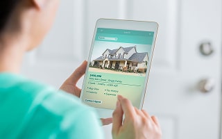 How Should Sellers Price Their Homes to Attract Buyers While Maximizing Value in Massachusetts?